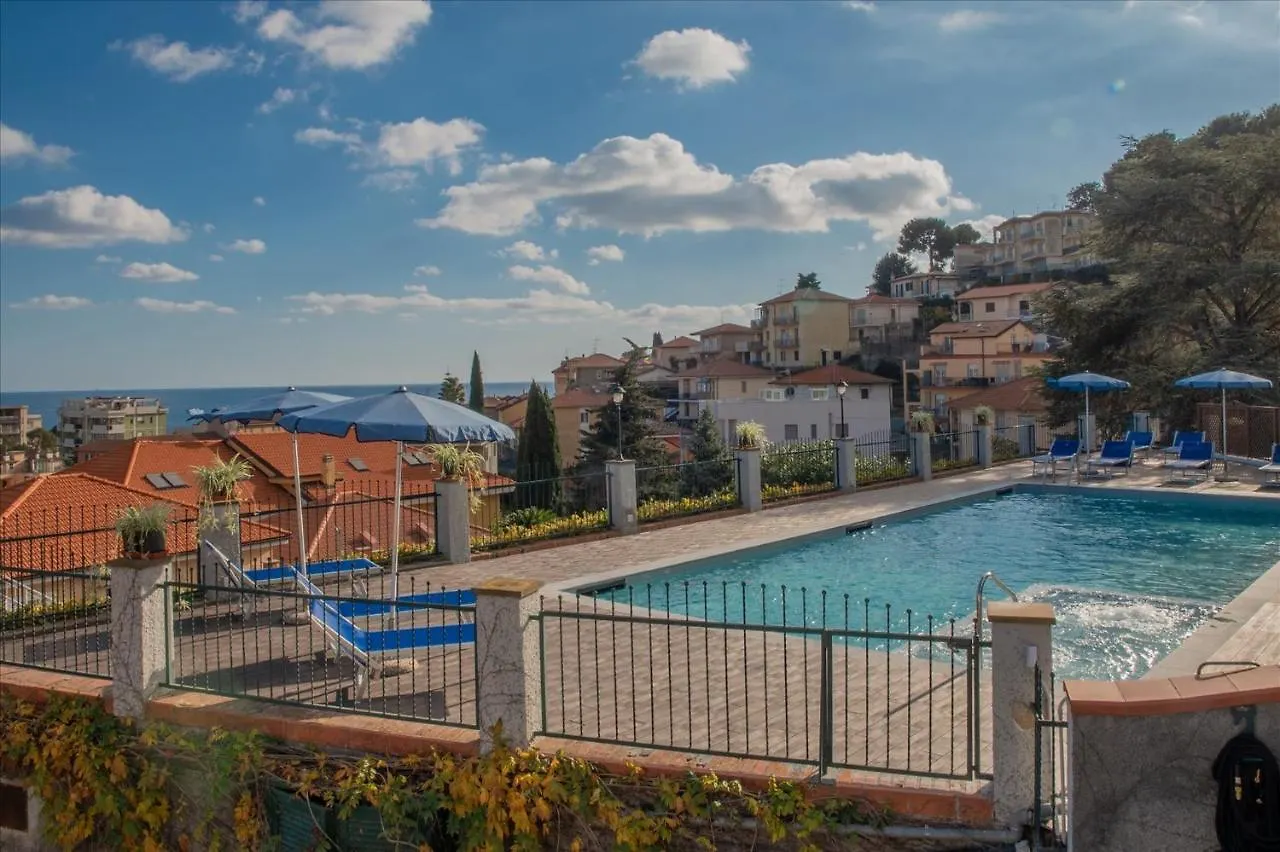 Residence Il Poggio Marina d'Andora アパートホテル